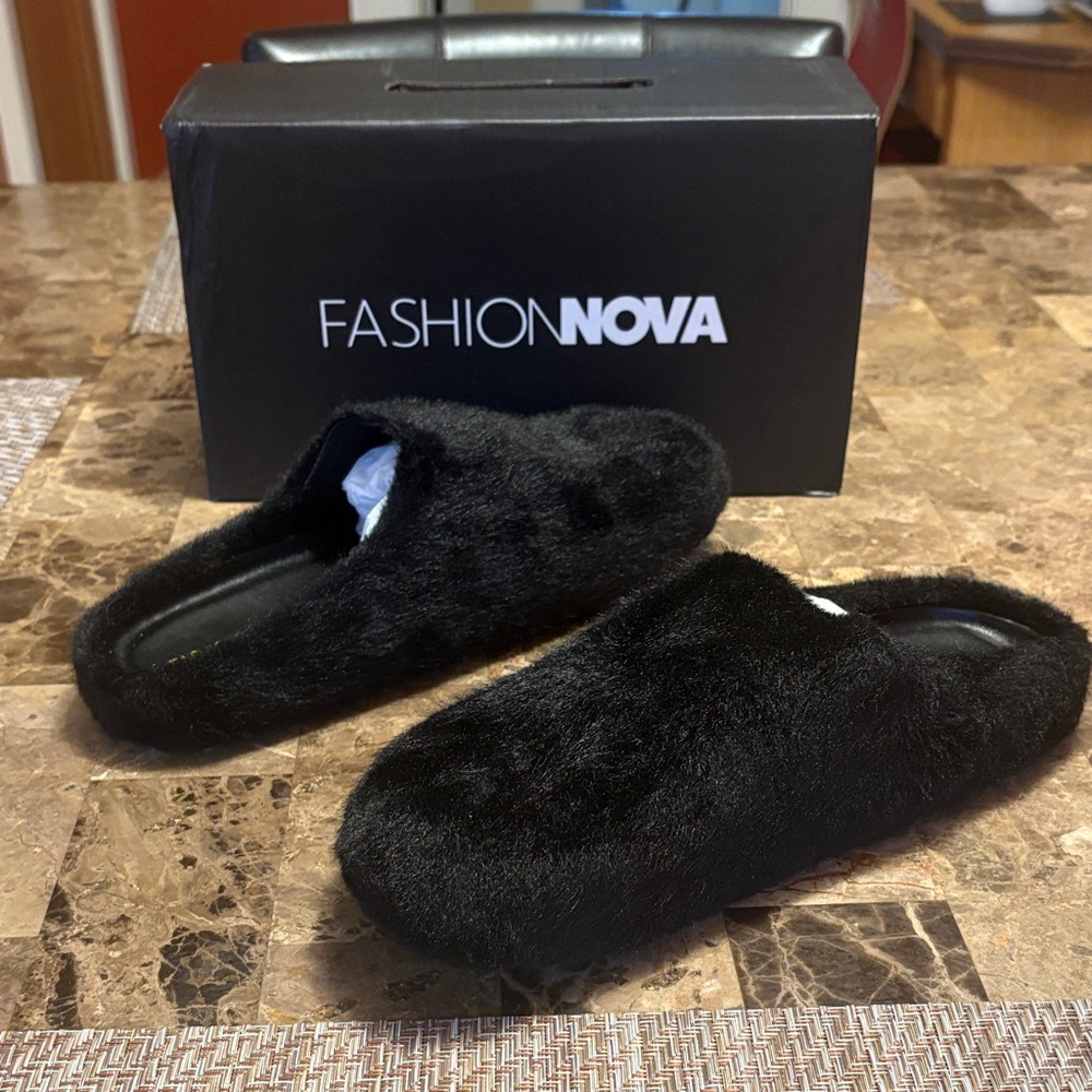 Fashion Nova Women's Slippers - Black